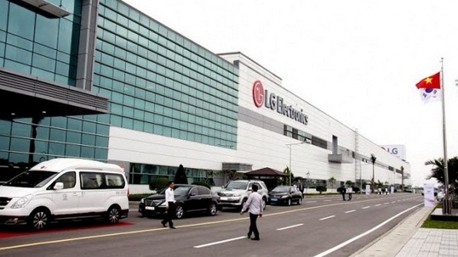 LG Display Vietnam proposes the building of worker hostels