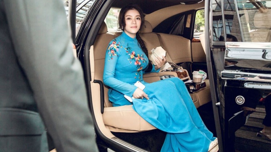 French President pays tribute to Nha Ky