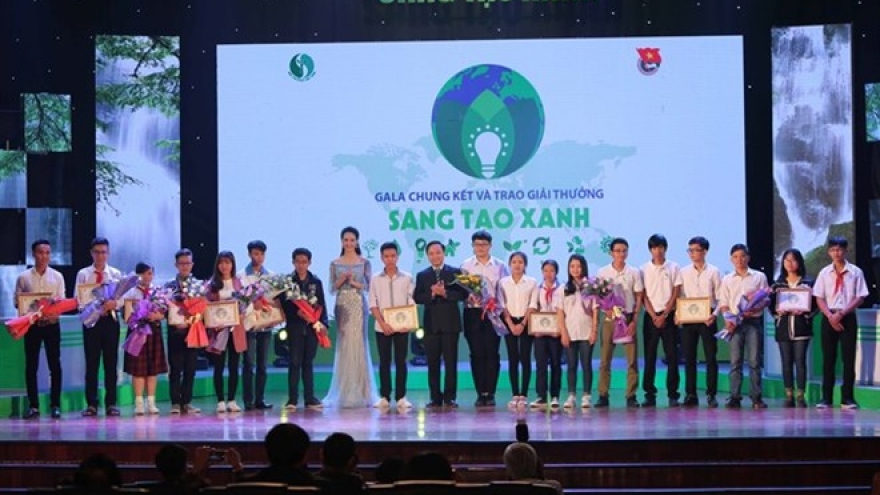 Students sweep awards at green contest