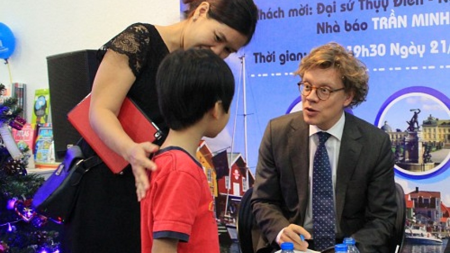 Swedish ambassador meets with Ho Chi Minh City bookworms