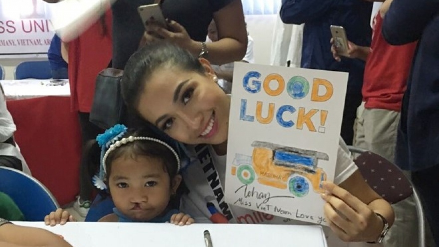 Le Hang visits Filipino children with cleft lips and palate