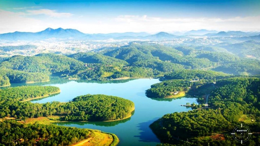 Soak up the enchanting beauty of Tuyen Lam Lake