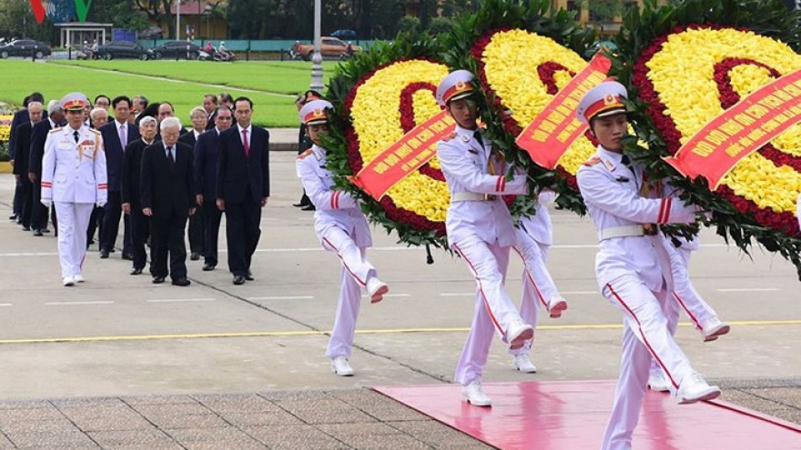 Party, State leaders pay tribute to President Ho Chi Minh
