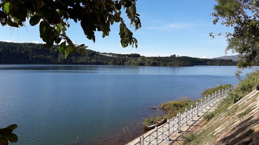 Marvelous lakes in Central Highlands for New Year holiday markers 