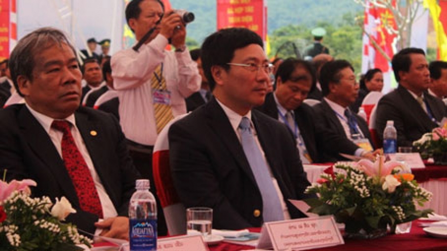 Vietnam, Laos unveils La Lay border gate 