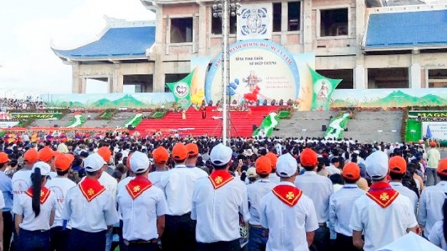 Pilgrims flock to La Vang Pilgrimage Festival