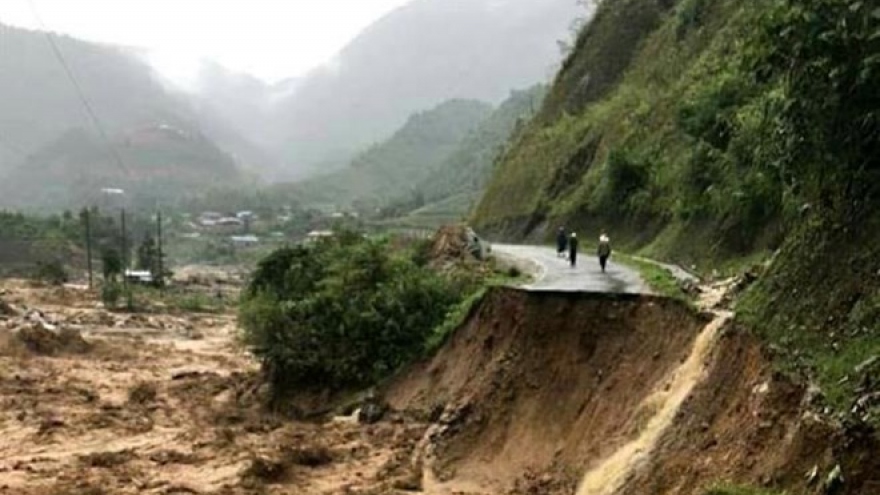 Lai Chau: Four people swept away by flash floods