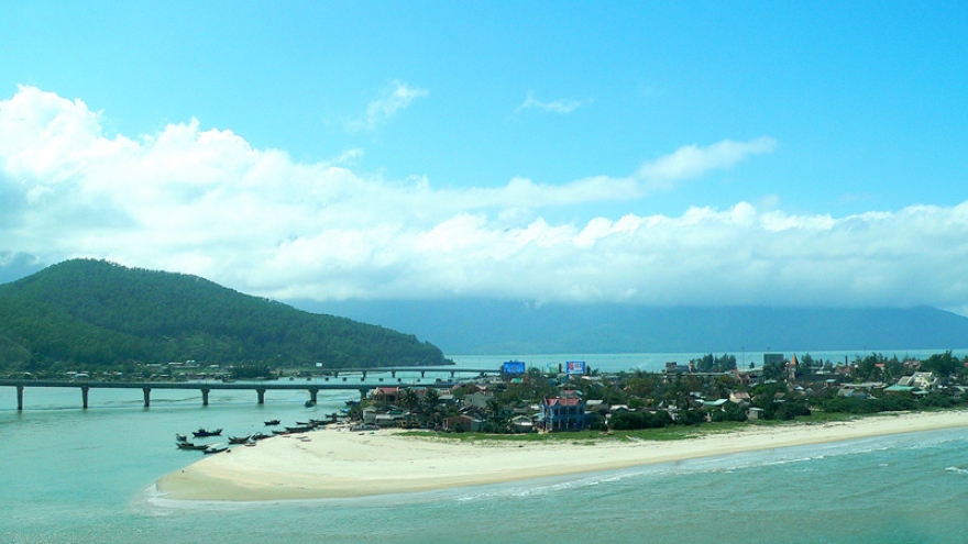 Lang Co Bay proves must-see destination