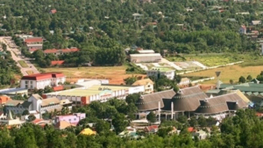 PM considers support for Lao Bao economic zone