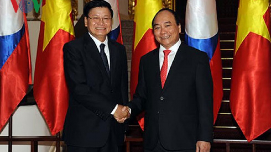 Vietnamese, Lao PMs hold talks