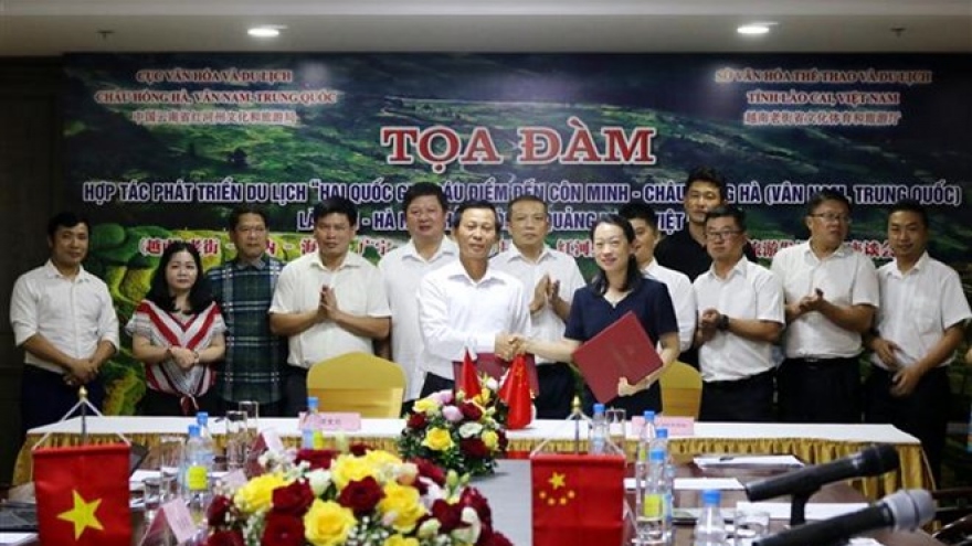 Lao Cai, Chinese locality bolster tourism cooperation
