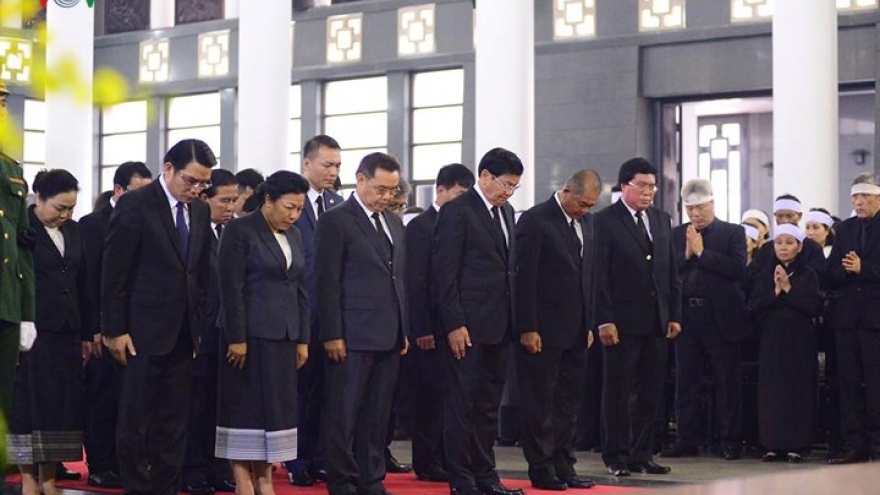 International delegates pay homage to former Party Chief Do Muoi