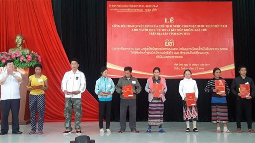 Lao nationals gain Vietnamese citizenship