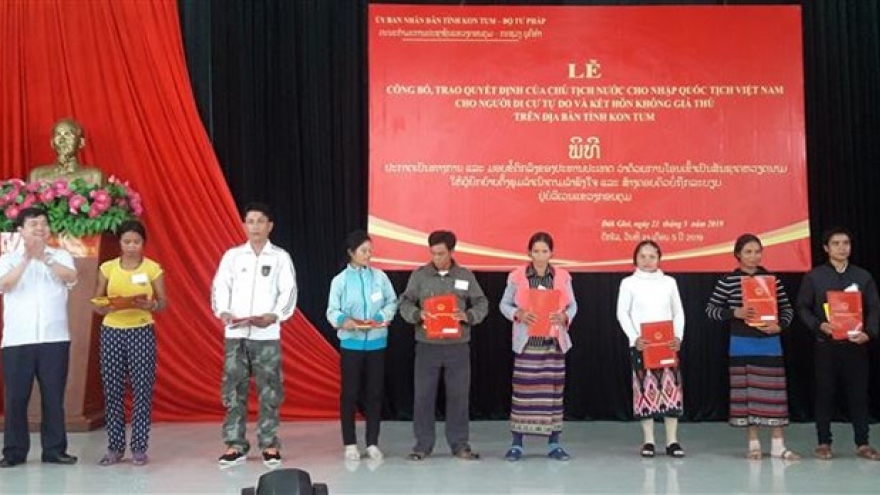 Lao nationals gain Vietnamese citizenship