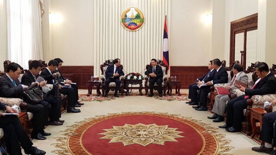 Vietnamese, Lao government offices boost ties