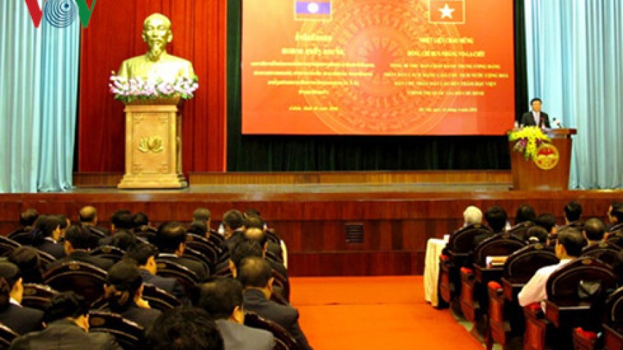 Lao top leader visits HCM National Academy of Politics