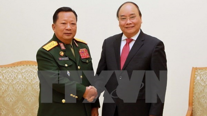 Government leader hosts Lao Defence Minister