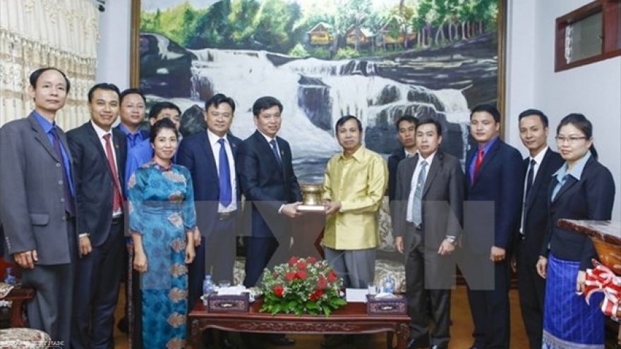 Laos’ Salavane province leader welcomes Vietnamese youths