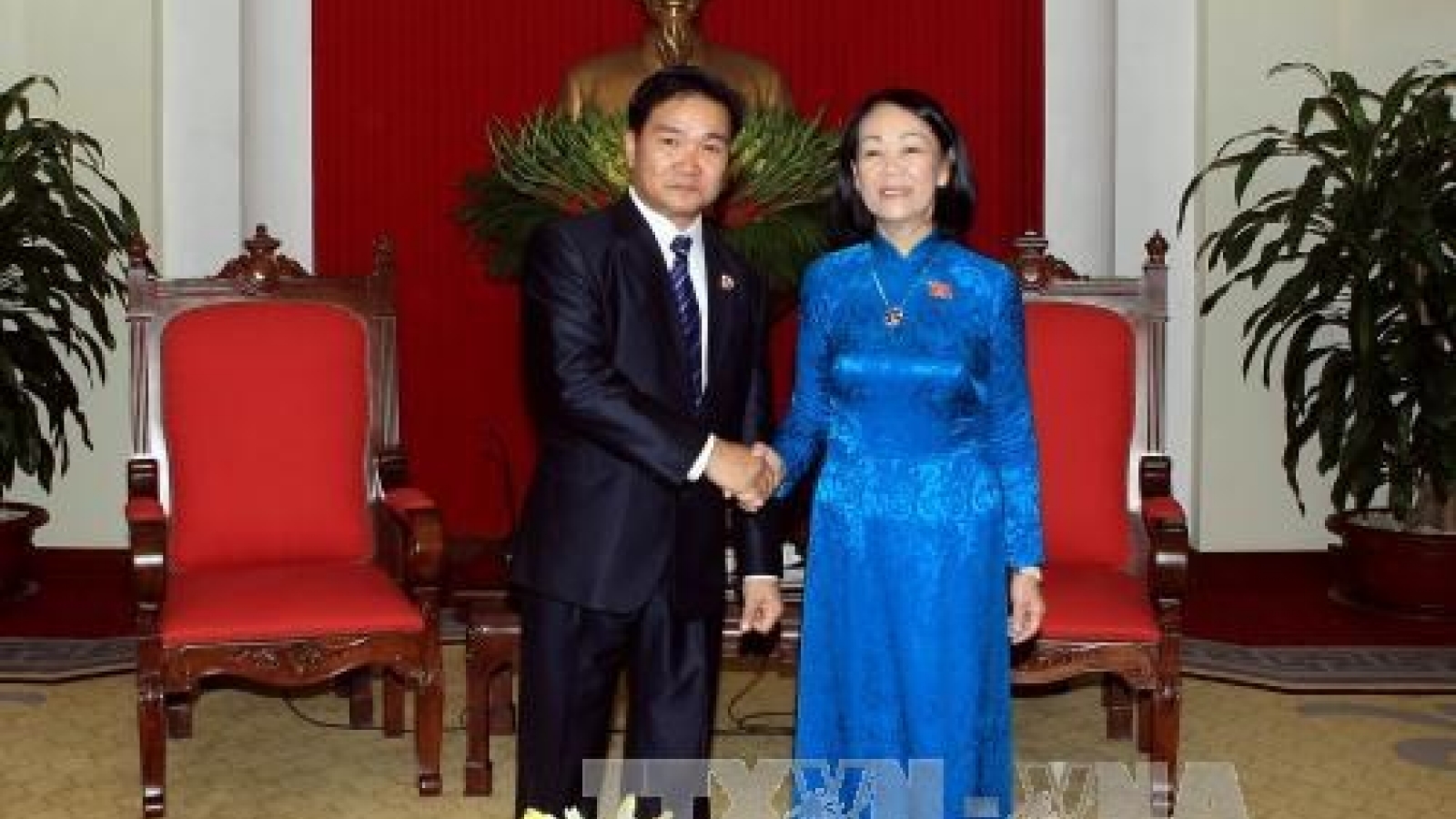 Vietnam continually facilitates youth exchanges with Laos