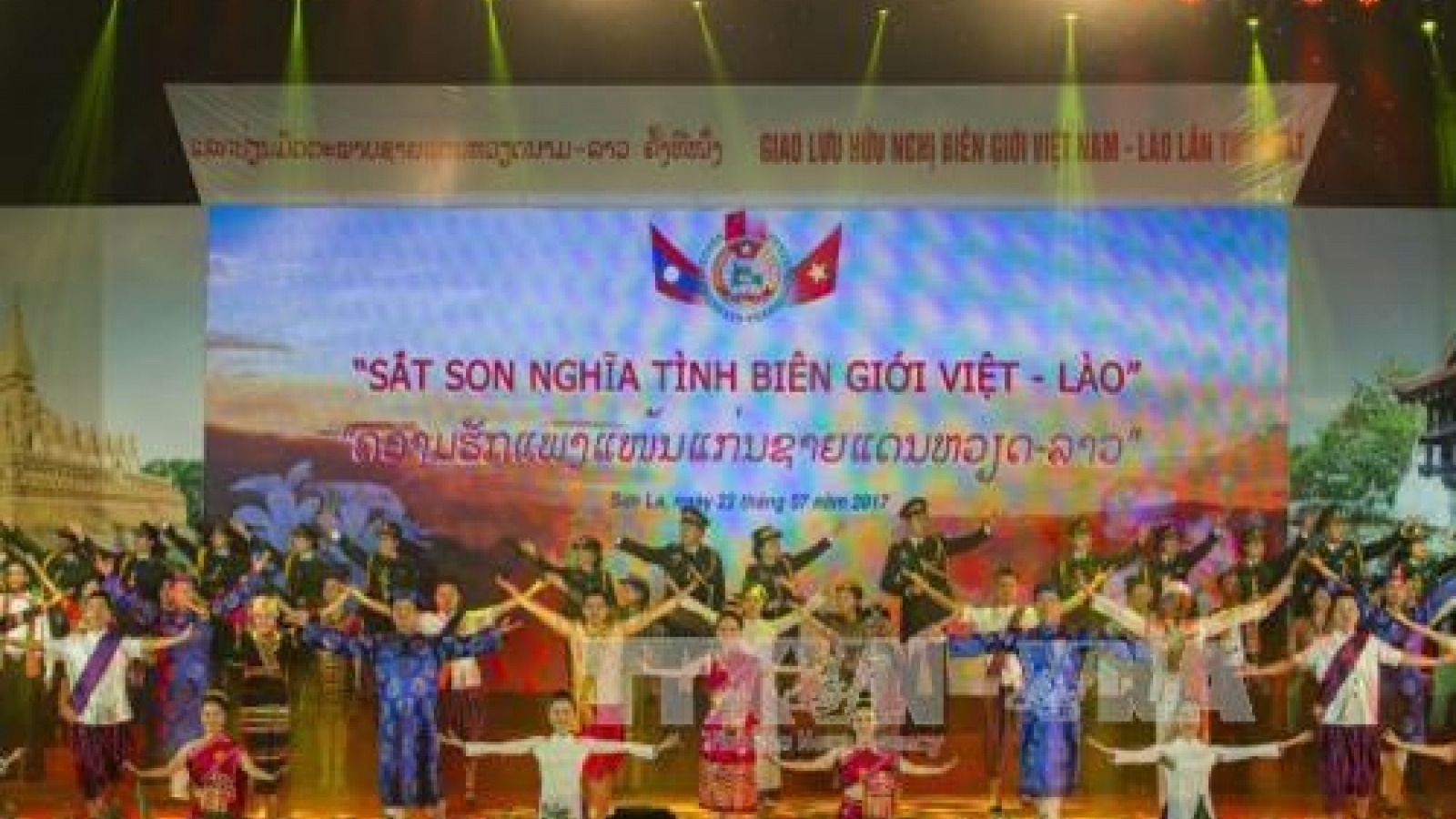 Vietnam, Laos border guards hold joint patrol