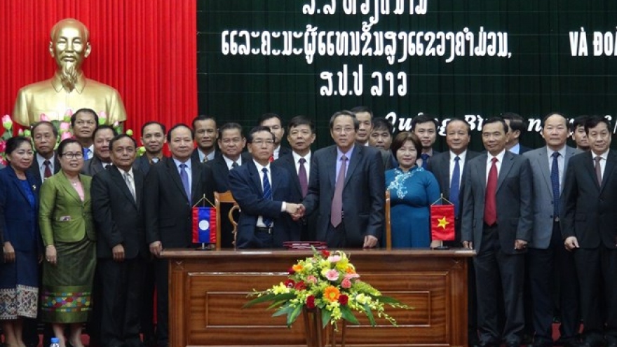 Vietnamese, Lao provinces bolster cooperation
