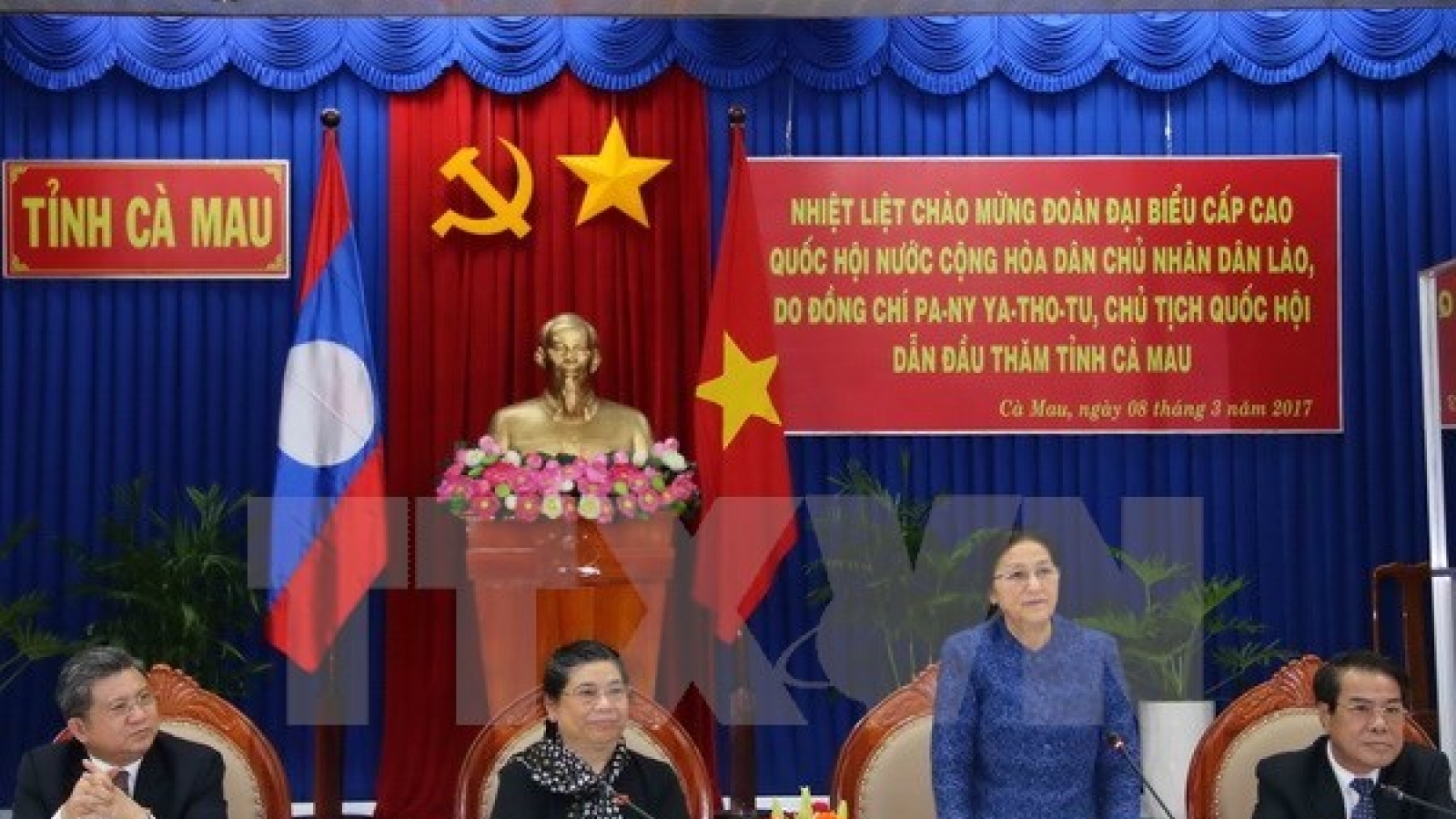 Laos’ top legislator encourages local cooperation