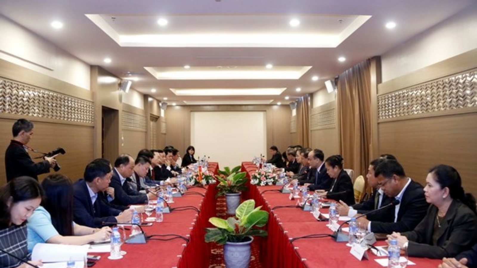 Vietnam, Laos work to ensure quality of Lao NA House