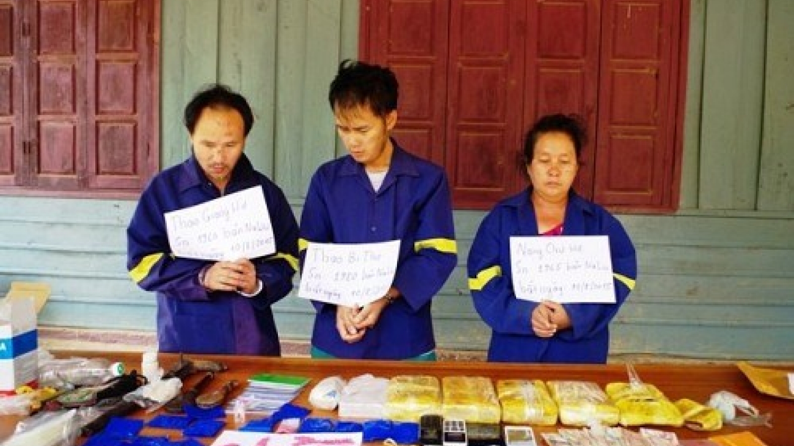 Vietnamese, Lao localities join hands in drug prevention