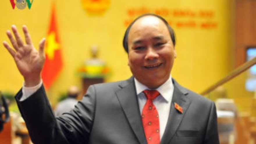Prime Minister and wife begin Laos visit