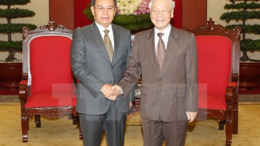 Party chief meets with Lao front President