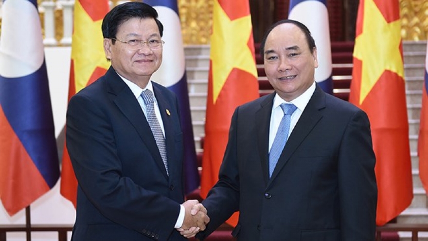 Lao PM starts official visit to Vietnam