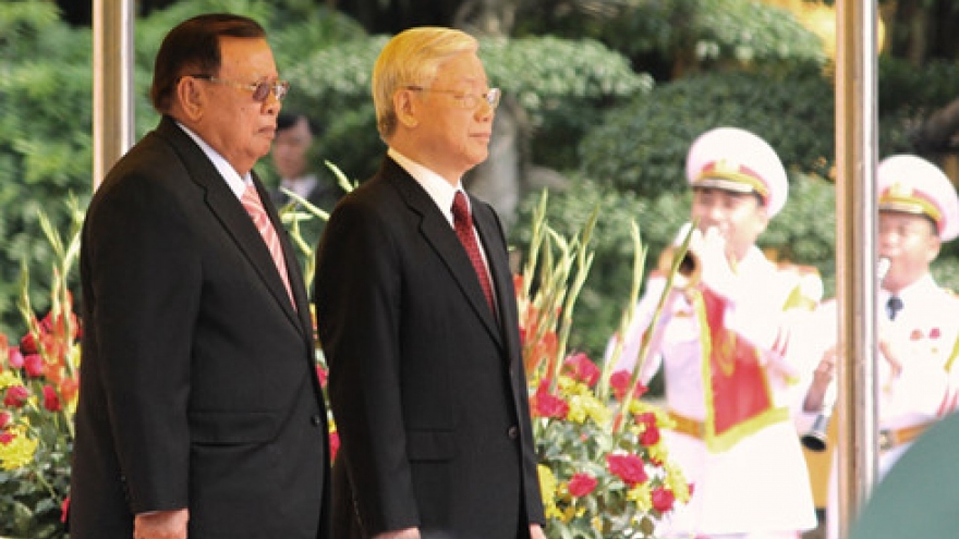 Lao Party leader affirms close-knit relationship with Vietnam