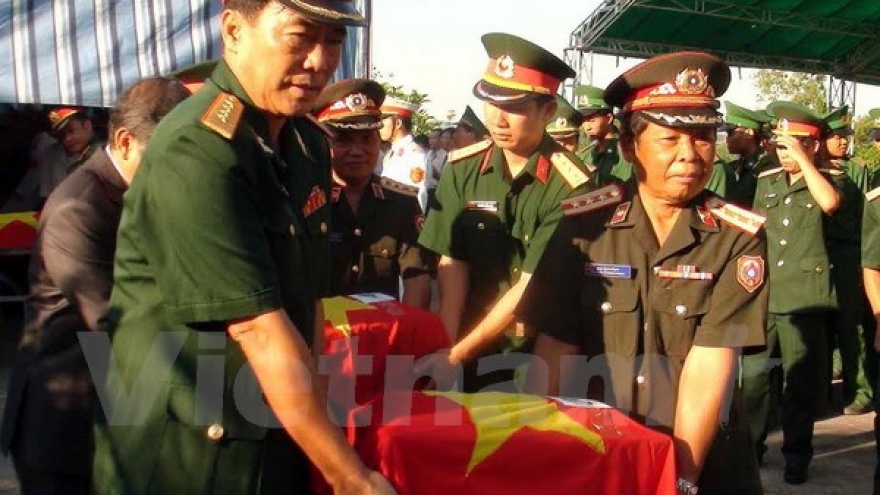 Thua Thien-Hue reburies war martyrs’ remains found in Laos