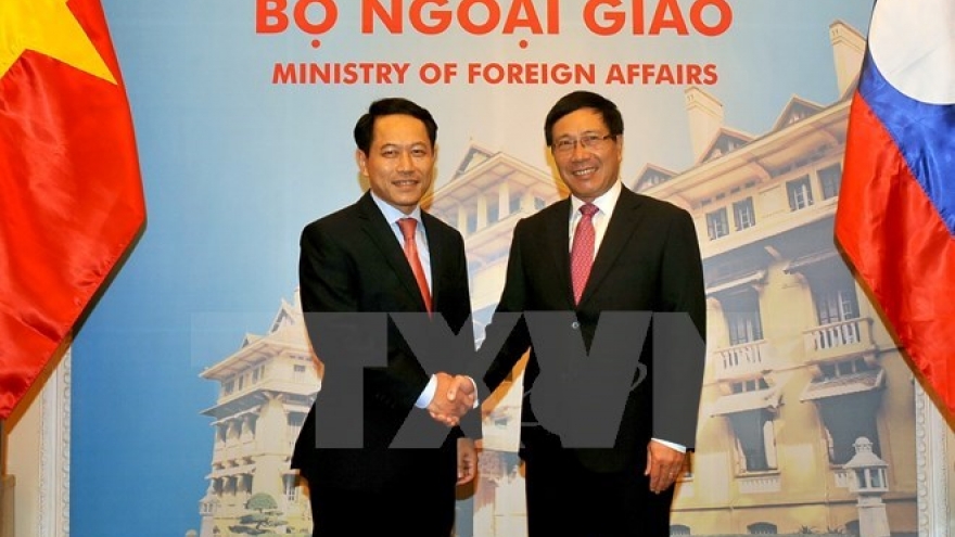 Vietnamese, Lao Foreign Ministers vow to reinforce ties