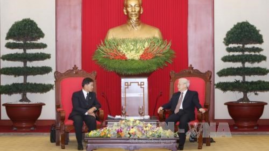 Party, Government leaders receive Vientiane Governor