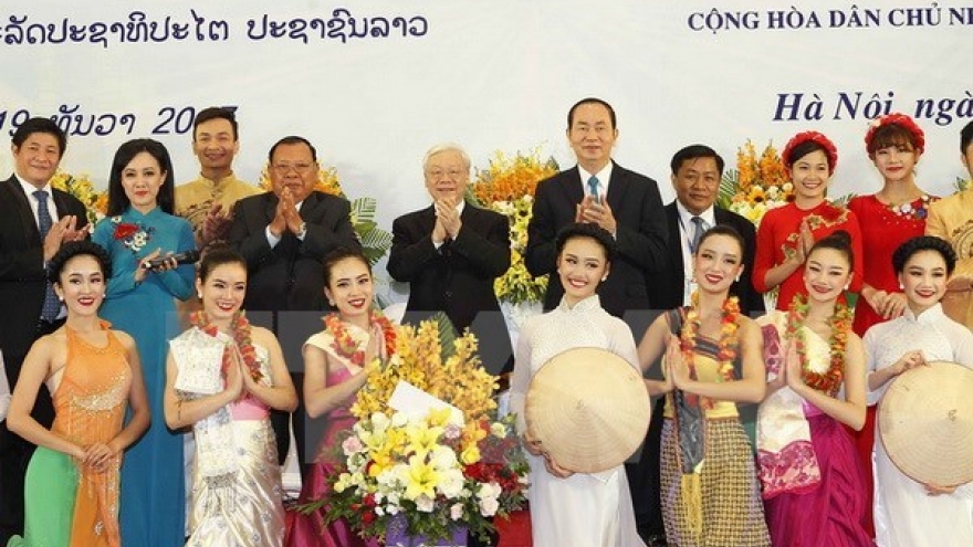 Vietnam, Laos issue joint statement