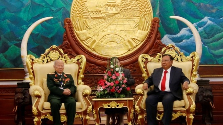 Lao Party chief lauds dedication of Vietnamese volunteer soldiers