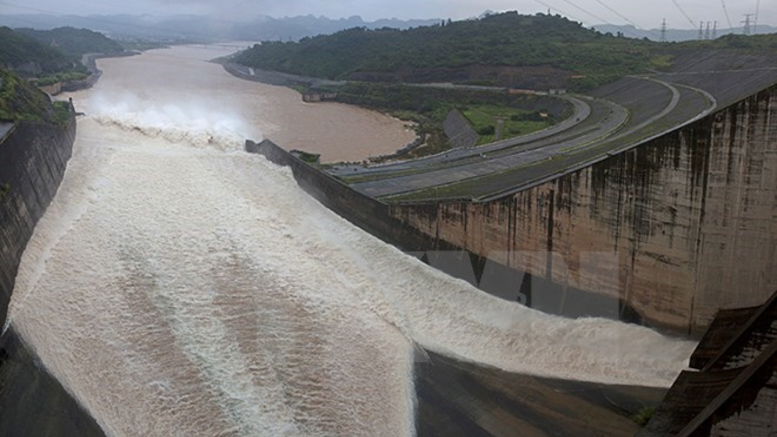 Laos keen on energy cooperation with Vietnam