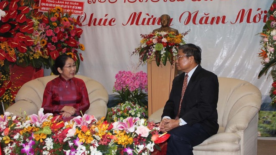 HCM City leaders congratulate Laotians on Bunpimay festival