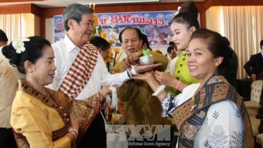 High-ranking delegation visits Laos on Bunpimay New Year
