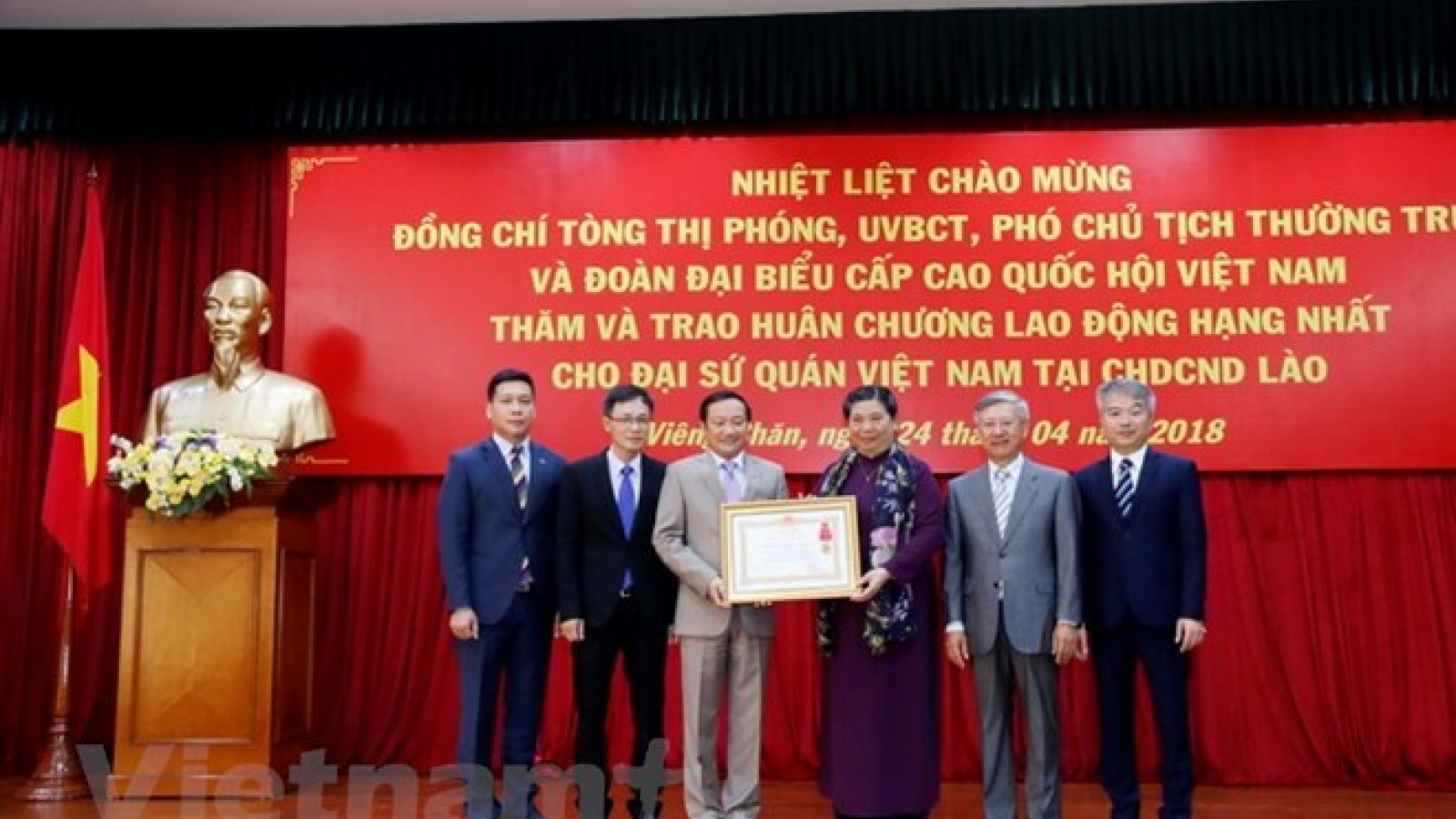 Vietnamese Embassy in Laos honoured with Labour Order