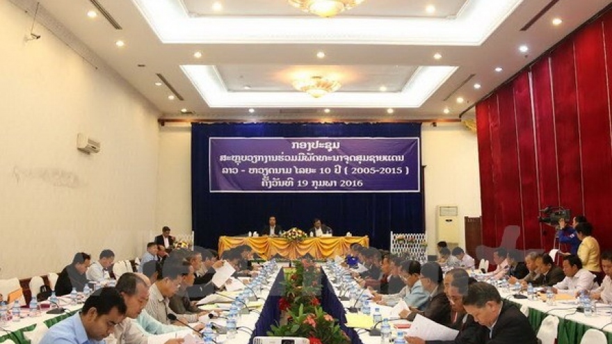 Laos review 10-year cooperation with Vietnam to develop border areas