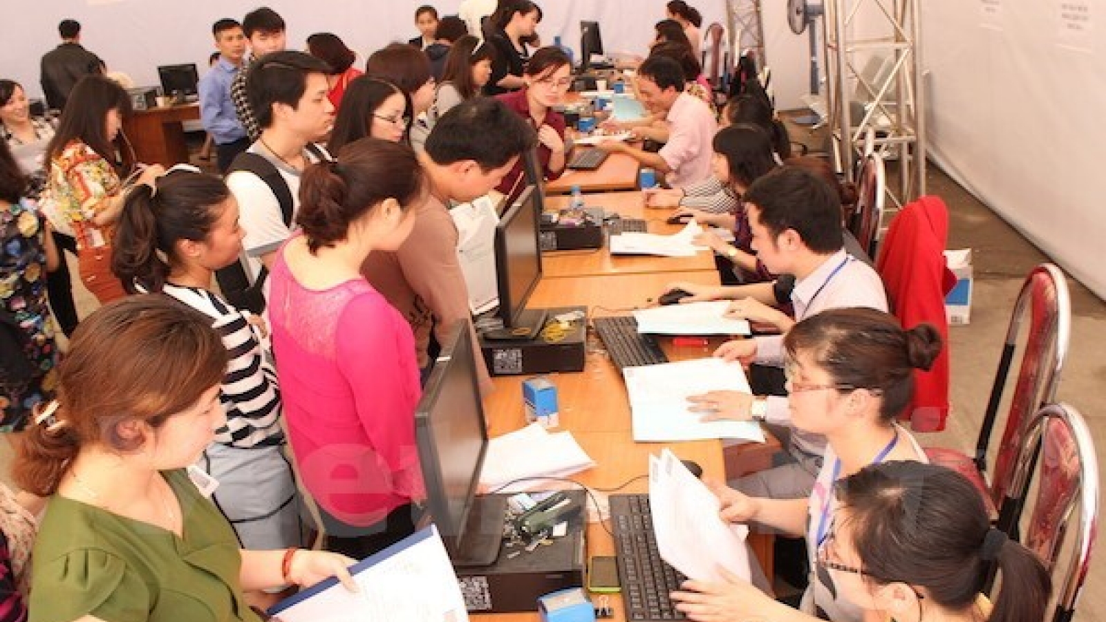 Laos studies operation of trade unions in Ben Tre