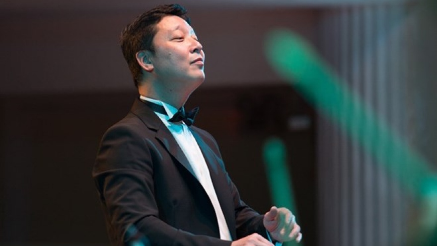 Conductor Le Phi Phi returns home for classic concert