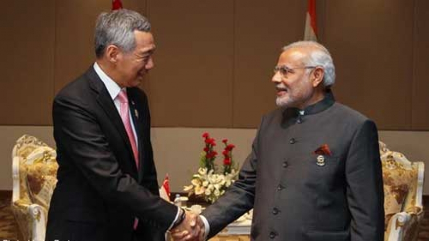 Indian PM visits Singapore to boost ties