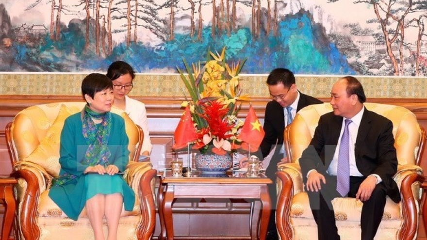 PM hosts Chinese friendship activitist in Beijing