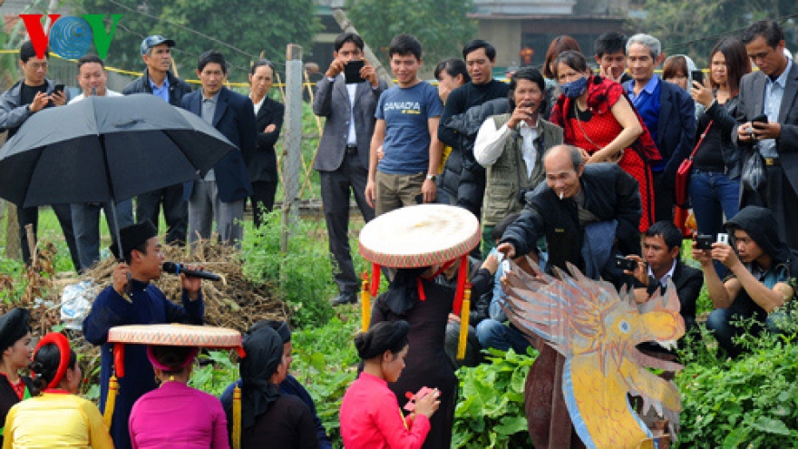 
        Traditional Lim festival lures thousands to Bac Ninh
                              