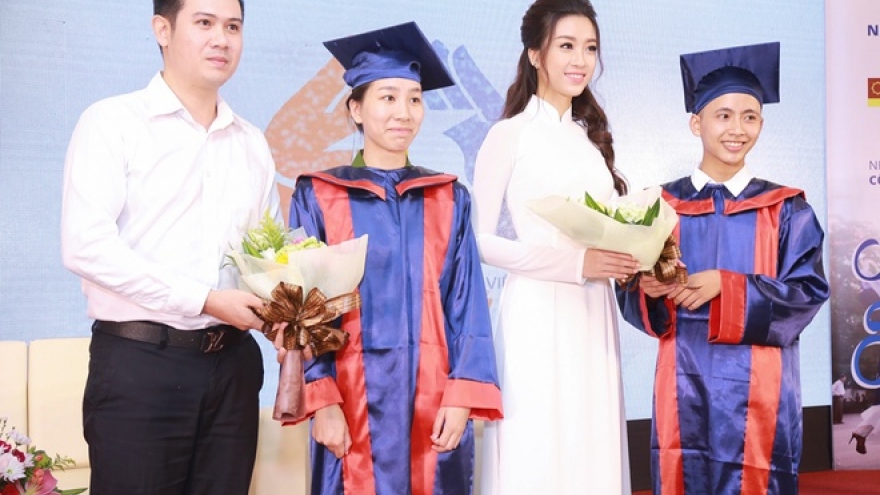  Miss Vietnam 2016 joins scholarship program