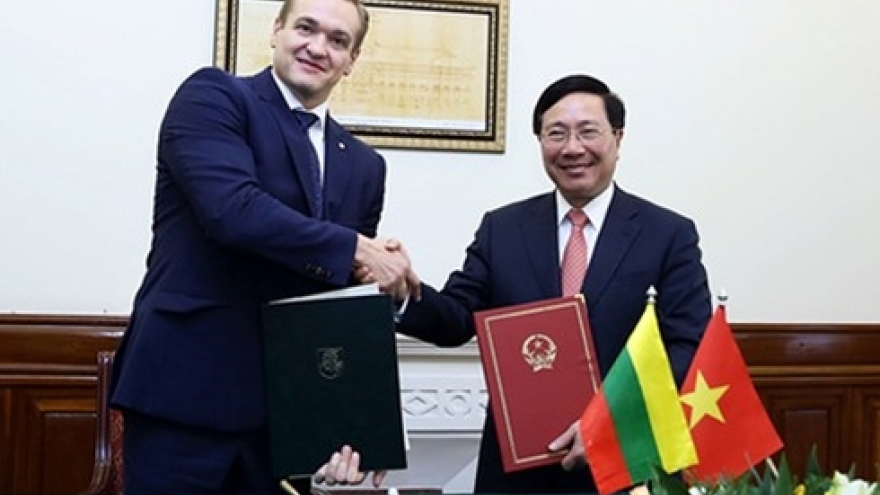 Vietnam, Lithuania sign visa exemption agreement