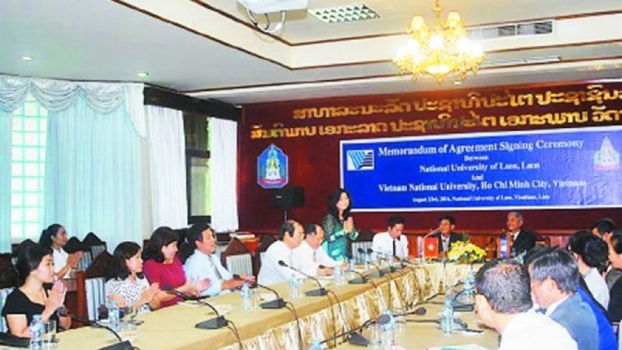 Vietnam, Laos scholars discuss protection of traditional cultural values